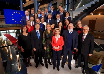 Group photo of the Commission of Ursula von der Leyen #vdLcommission