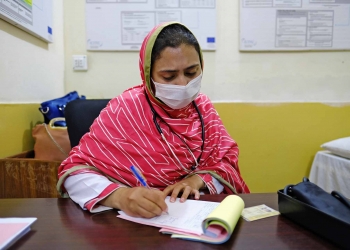 Doctor at Afghan refugee camps - people of Afghanistan