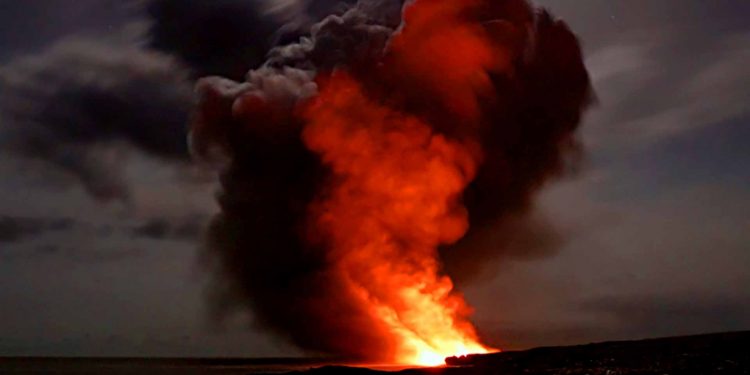 volcano explosion eruption